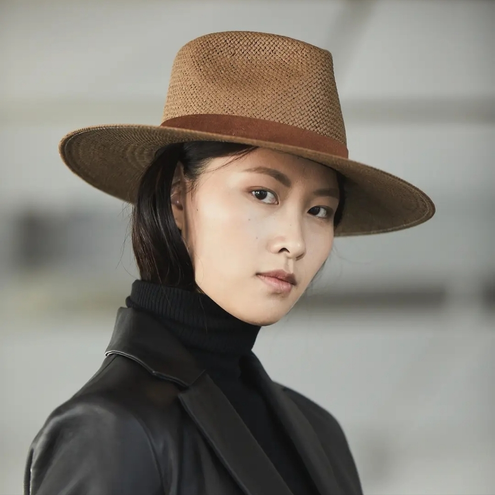 Janesse Leone hat